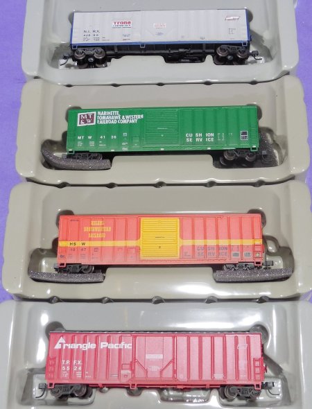 N Scale: 10 x Locos, 30 x Pass & Freight Cars, MLA